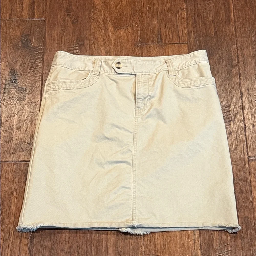 Size 6 Old Navy Beige Mini Skirt - Good Conditon